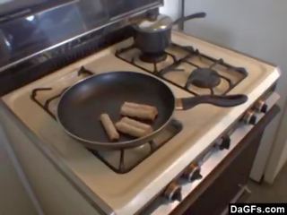 지방 grown 하지 아침 식사 에 그만큼 부엌