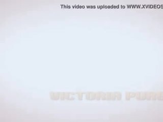 Писинг тя панталони е само на правя в това пикня с примес възрастен клипс филм