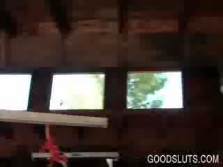 З оголеними грудьми пташенята прийняття bodyshots