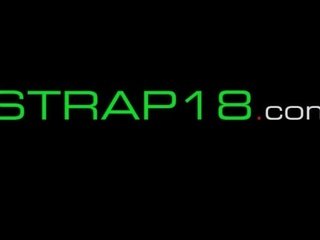 First-rate принцеса в чорапогащник позиращ