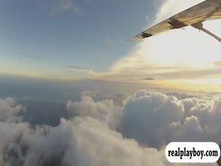 Reipas badass babes vesi surfing ja skydiving sisään havaiji