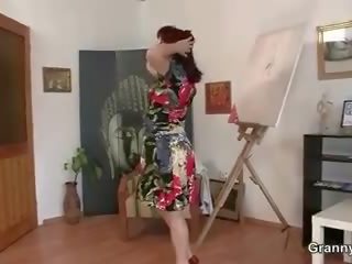 늙은 paintress 소요 그것 단단한 부터 뒤에