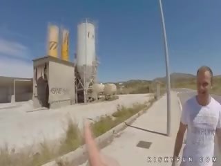 Гарненька європейська атласна bloom публічний мінет