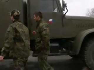ファック に 尻 バイ 軍事的 くちばし