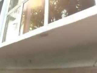Три млад момичета coitus с крадец с взлом