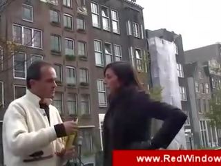 Жінка направляти приносить турист для a блудниця