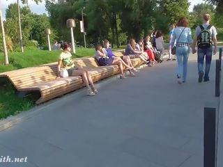 Jeny smith walks в a парк немає трусики під спідницею перегляди