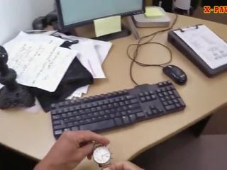 Foxy 巨大 胸部 业务 年轻 女 拧 向上 为 金钱