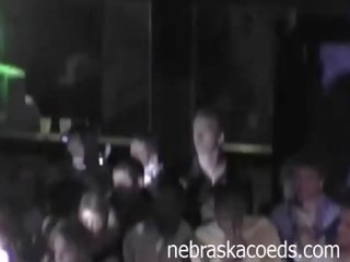 Предизвикателен мигане мадами в пружина br.