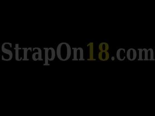 Със завързани очи жена получава майната от каишка на
