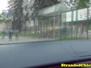 Stranded চেক শৌখিন সঙ্গে অনুপ্রবিষ্ট পাছা পায় slammed