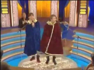 Varied 옷을 입은 여성의 벌거 벗은 남성 - 회원 puppetry 용 magnificent 여자들 부터 tv