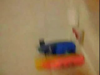 Супер емо підліток мастурбує з вода