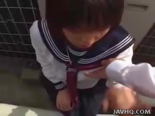Японки тийн в а любовник на открито духане шега