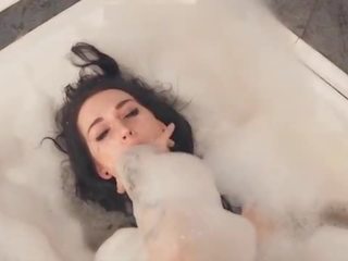 Привабливий lassie горло блювотні рухи vomit puke нудота і vomiting