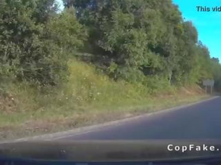 Вигнутий над deity приймає підробка cops peter в публічний