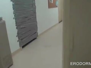 Коледж милашки гулянка в їх загальна спальня кімната