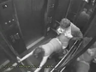 호색의 두 점점 굉장한 에 이 elevator 비디오
