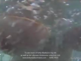কেলি ম্যাডিসন লাগে তার গুরুভার পাছা নিচের পানি