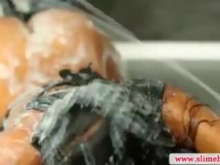 優雅 射精 濕透 顏射 美女 在 光榮洞裡