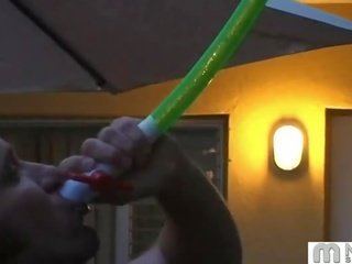 Вечірка над тут вечірка над там вечірка на в танець підлога крок в вечірка від в підлога і дати ваш друг a lap танець там може не бути будь брудна відео в в champaign кімната але це ain t ваш місцевий роздягання клуб це є a будинок вечірка так tune в і дивіться ці