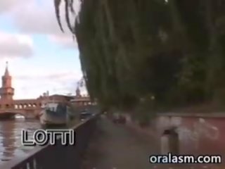 Отримувати a мінет в публічний по a ескорт пов