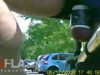 Flashing taşşak in jemagat öňünde for 2 exceptional teens
