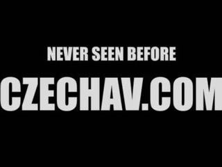 Youg ученичка получава хардкор ганг банг