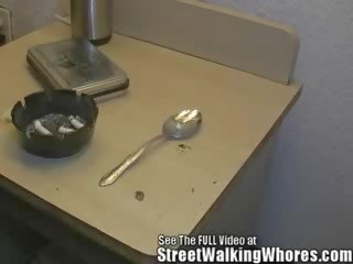 Smack addict ho трахає статтєві зв’язки без презерватива
