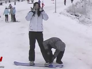 Азіатська пара божевільна snowboarding і сексуальний adventures шоу