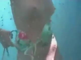 Marvellous дупа ціпонька прийняття a душ на прихований камера