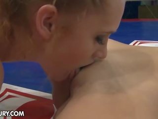 Игрив ан е не всеки път игрив. тя има на среден страна когато.