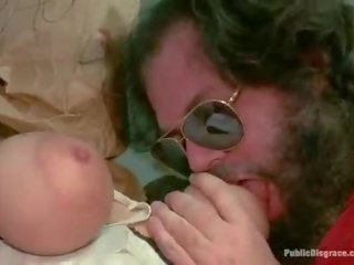 Грудаста раб екстремальна секс в бар!
