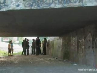 Голям бюст сервитьорка наказани