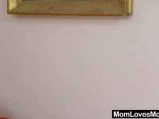 鬍子拉碴 grannie 舔 令人眼花繚亂 成人 在 女同志 行動