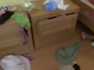 Три млад teenies чукане с крадец с взлом