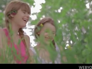 유방을 드러낸 아가씨 전희 과 만들기 아웃 으로 뜨거운 에 trot