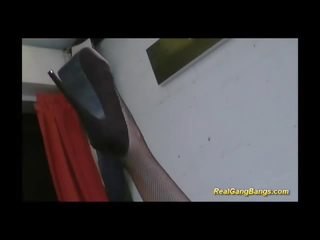 Грудаста підліток в реальний груповий секс оргія