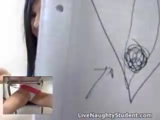 탐욕 한 브루 넷의 사람 학생 수음 에 짧은 미니 스커트