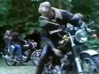 독일의 bikerchicks 호리는 포도 수확 독일의 ggg spritzen 끈적 거리는 소녀