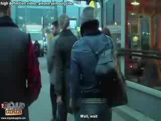 Краса sweetheart трахає жорсткий в a туалет