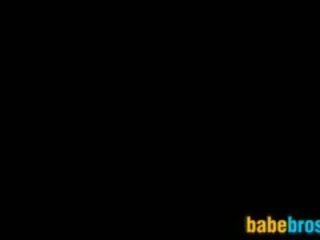 Азіатська stunner з супер груди non-nude