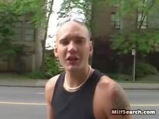 Топлес слънчеви бани милф съвъкупи peeping мъжко животно