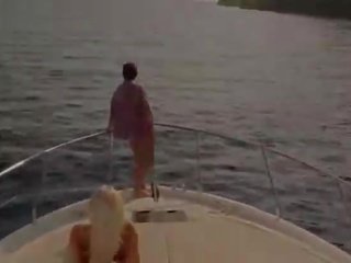 Привабливий мистецтво x номінальний відео на в яхта
