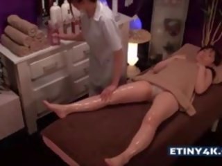 두 marvellous 아시아의 소녀 에 마사지 사진관