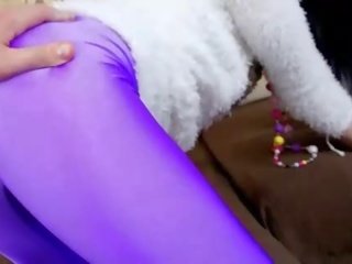 漂亮 青少年 lassie 越来越 她的 屁股 钻