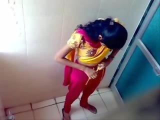 Hidden cam kejiret several babes while they in a publik