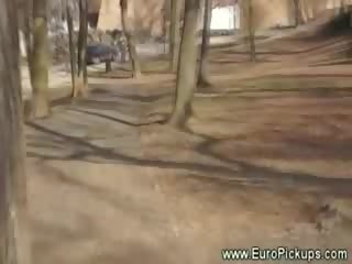 Oversexed strumpet відстій хуй і трахає для готівка