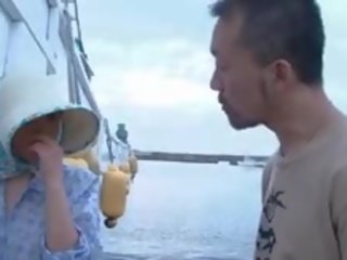 Чарівний азіатська теені дає мінет