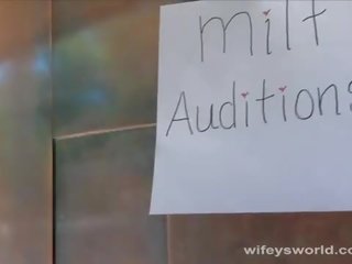 First-rate милф е готов за мръсен видео прослушване